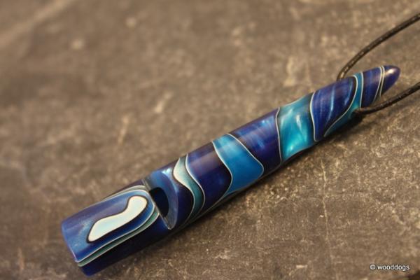 Hundepfeife aus Acryl blau Nr. 2